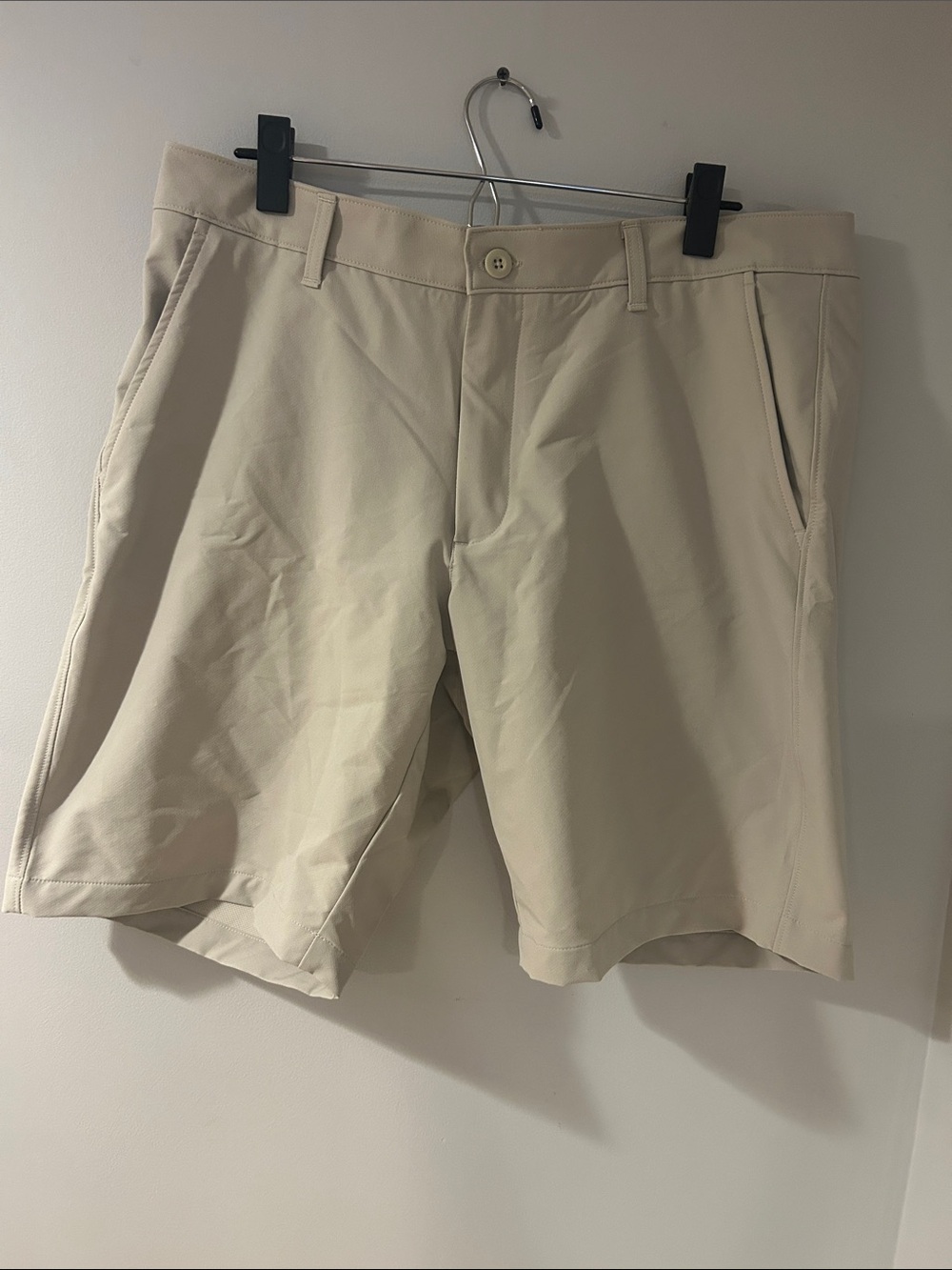 Under Armour Men's Beige Flat-Front Performance Shorts